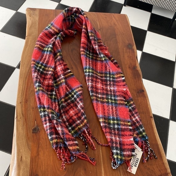 NWT URBAN OUTFITTERS OVERSIZED SUPER SOFT PLAID SCARF WITH FRINGE - Picture 4 of 4